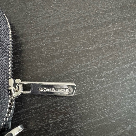 Michael Kors zip around wallet - Picture 5 of 5